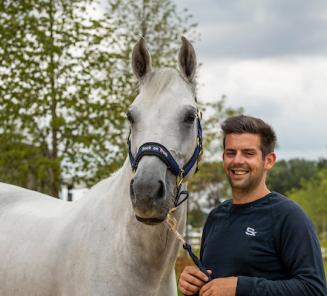 Jasmien vd Bisschop op het podium in St. Tropez