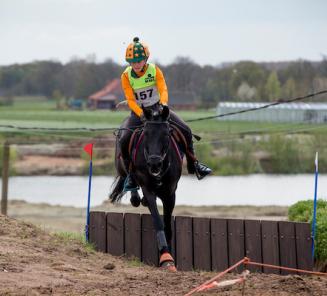 Jef Sutherland met BRper Espoir Nationaal Eventingkampioen LRV